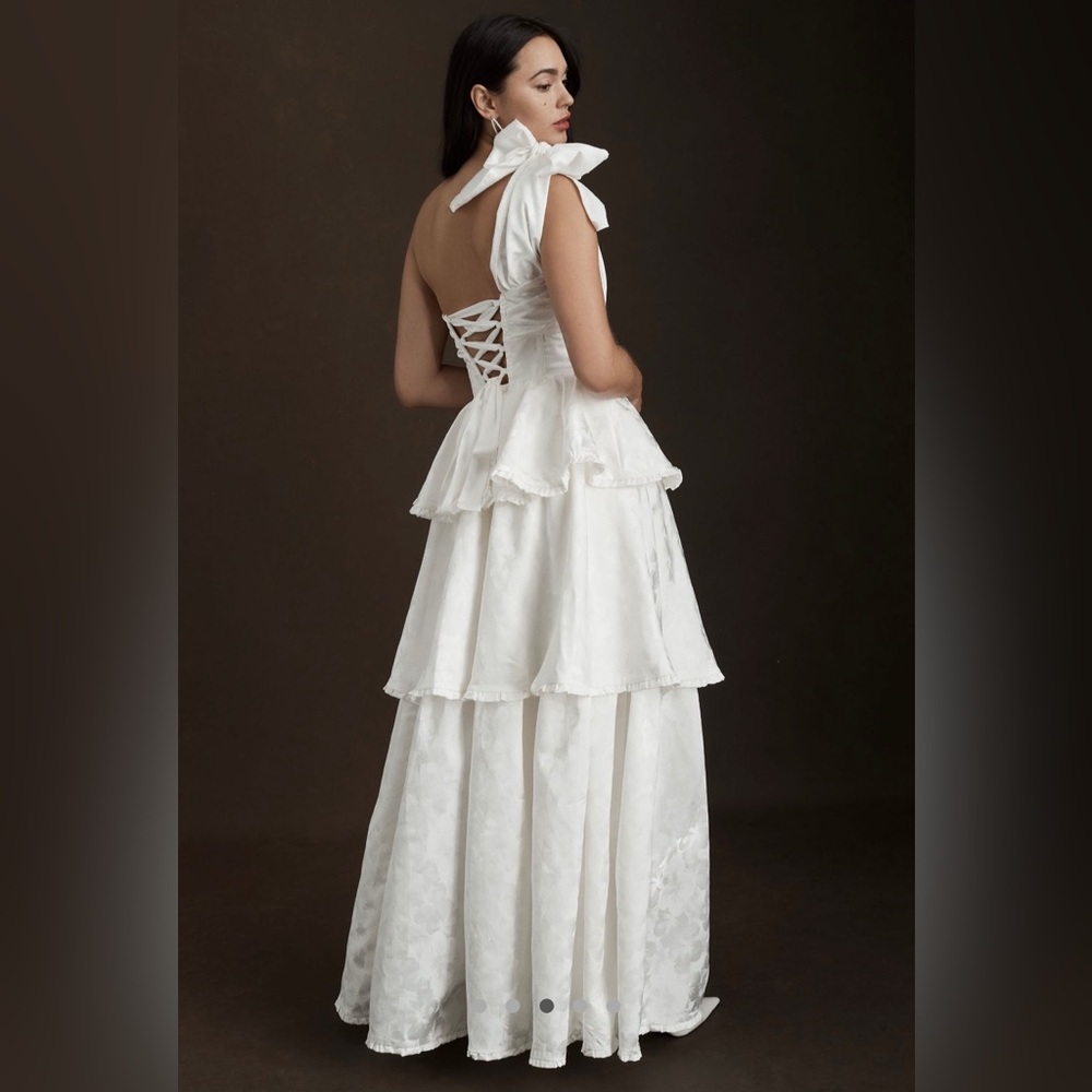 V. Chapman Grace Gown- SOLD OUT ONLINE - Picture 3 of 9